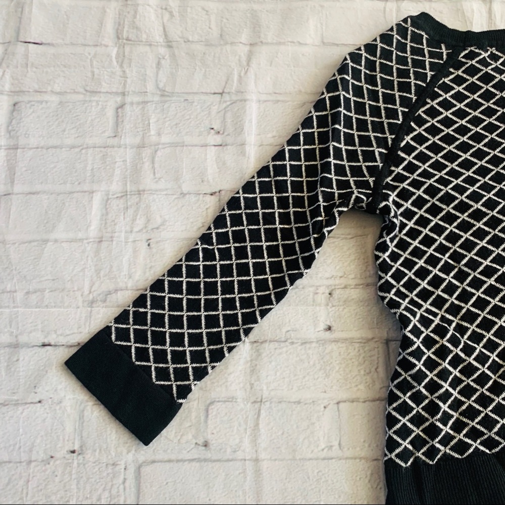 Philosophy Black and White Sweater Size Small - Picture 5 of 8